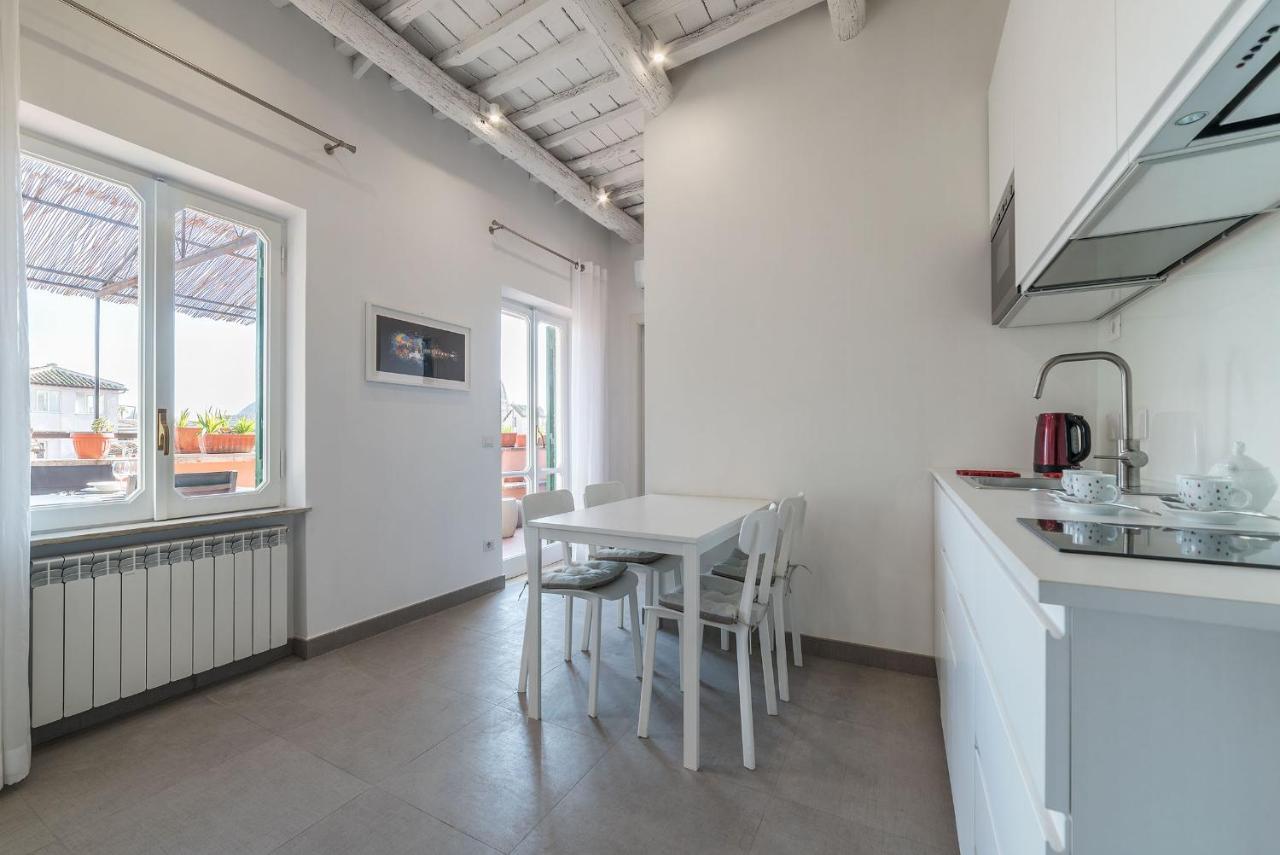 Piazza Navona Panoramic Penthouse Apartment Rome